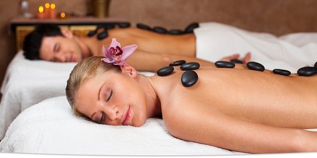Massage đá nóng ở Tphcm- Liệu pháp được nhiều người yêu thích